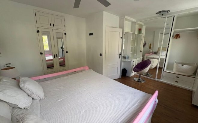 Resale - Villa -
Orihuela Costa - Costa Blanca