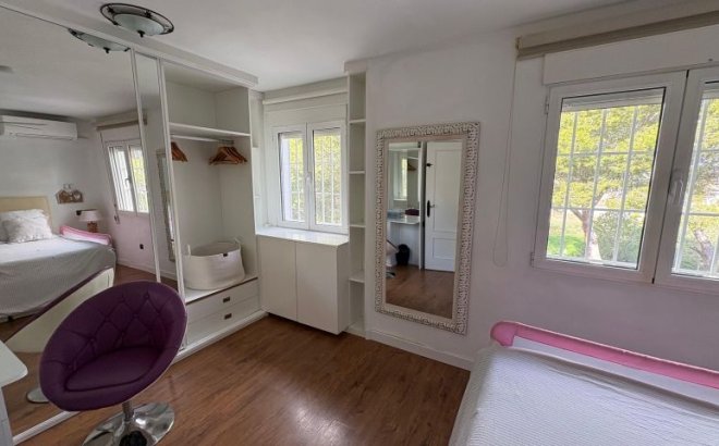 Resale - Villa -
Orihuela Costa - Costa Blanca