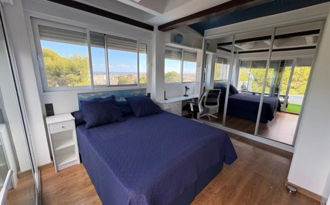 Resale - Villa -
Orihuela Costa - Costa Blanca