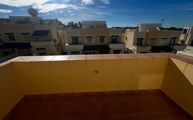 Resale - Town House -
Orihuela Costa - Los Almendros-la Florida