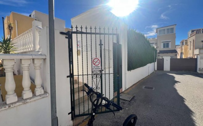 Resale - Town House -
Orihuela Costa - Los Almendros-la Florida