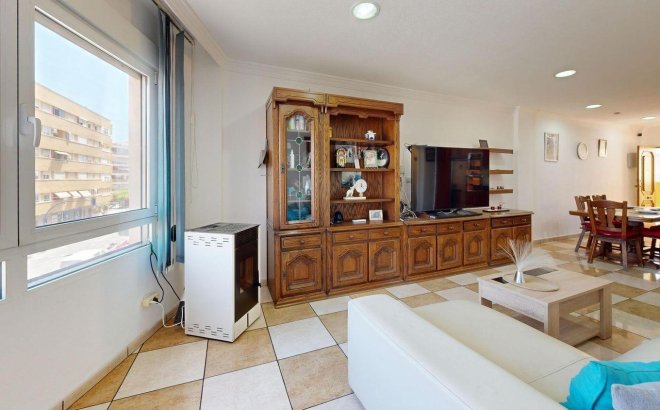 Resale - Apartment -
Torrevieja - Puerto Deportivo