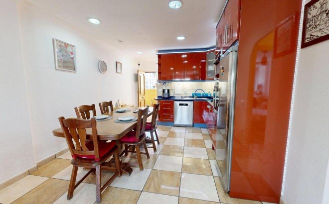 Resale - Apartment -
Torrevieja - Puerto Deportivo