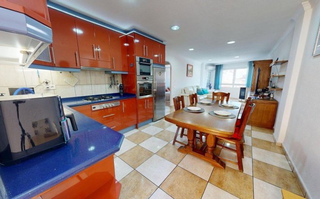 Resale - Apartment -
Torrevieja - Puerto Deportivo