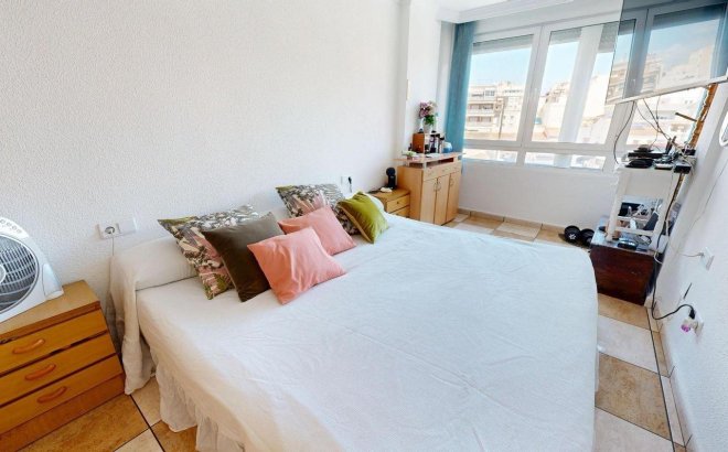 Resale - Apartment -
Torrevieja - Puerto Deportivo