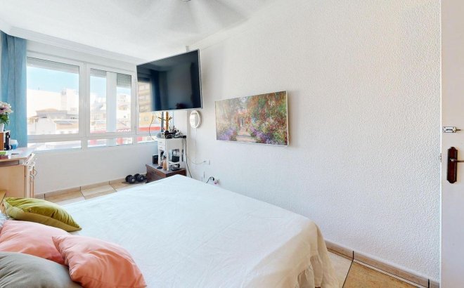 Resale - Apartment -
Torrevieja - Puerto Deportivo