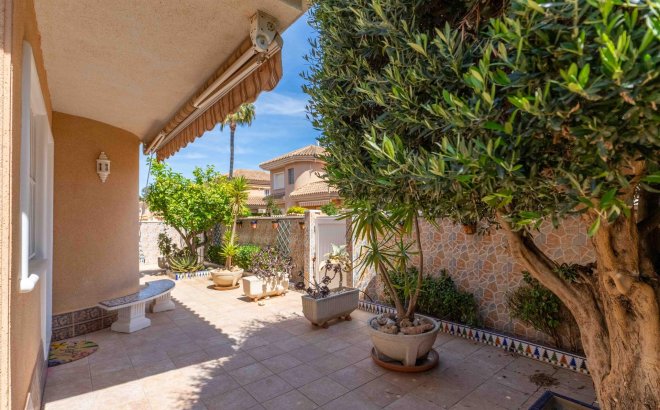 Revente - Villa -
Orihuela Costa - Punta Prima