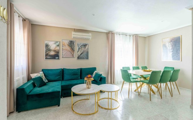 Revente - Villa -
Orihuela Costa - Punta Prima