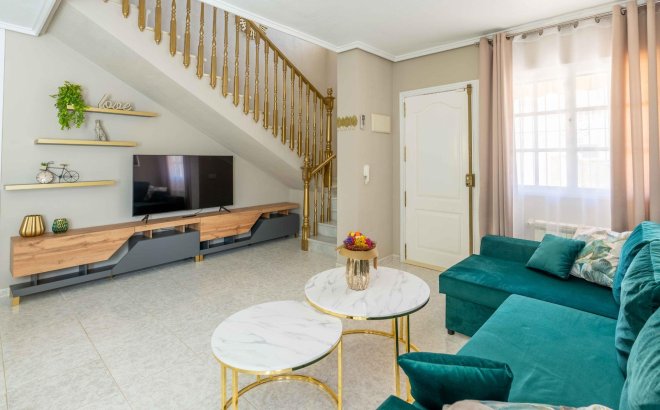 Revente - Villa -
Orihuela Costa - Punta Prima