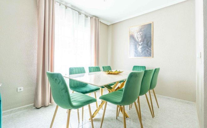 Revente - Villa -
Orihuela Costa - Punta Prima