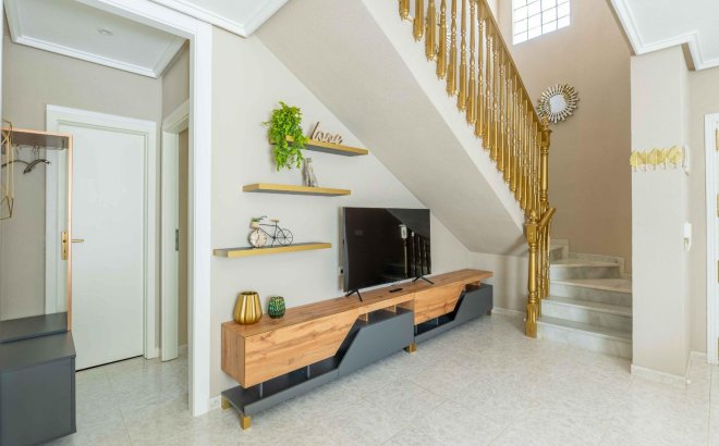 Revente - Villa -
Orihuela Costa - Punta Prima