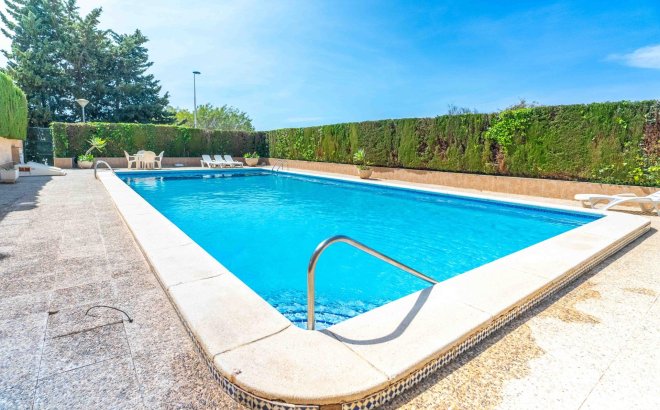 Revente - Villa -
Orihuela Costa - Punta Prima