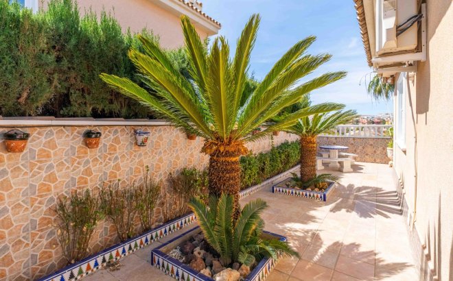 Revente - Villa -
Orihuela Costa - Punta Prima