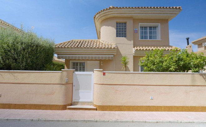Revente - Villa -
Orihuela Costa - Punta Prima