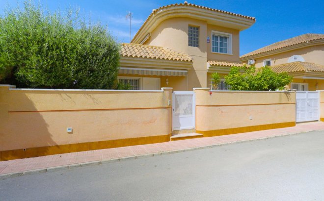 Revente - Villa -
Orihuela Costa - Punta Prima