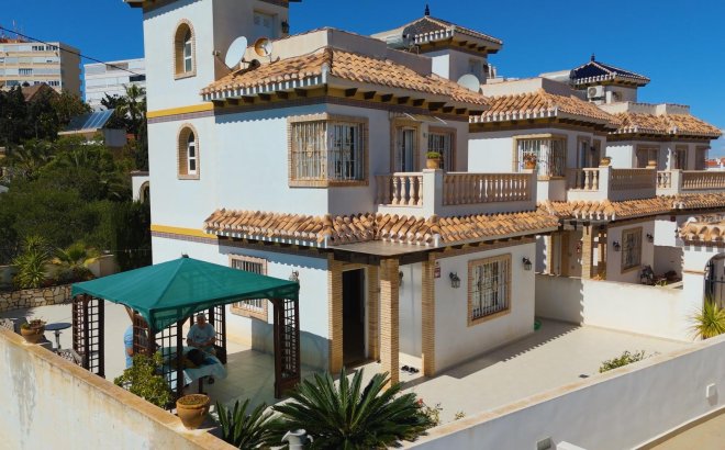 Resale - Villa -
Torrevieja - La Mata