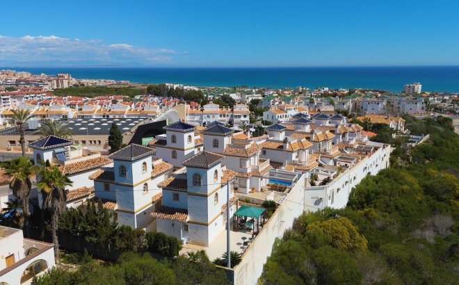 Resale - Villa -
Torrevieja - La Mata