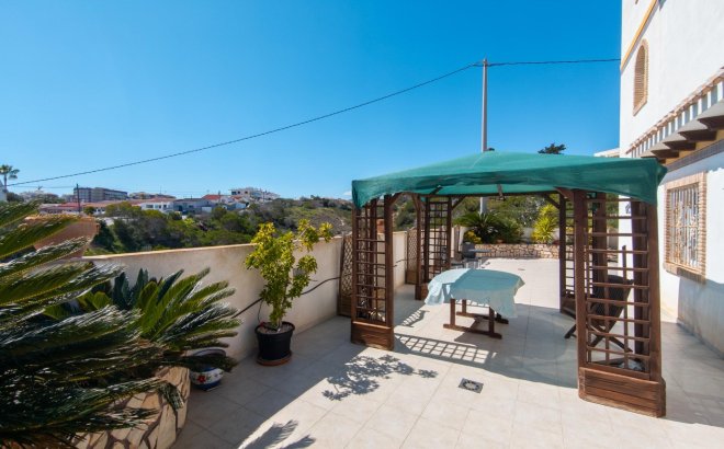 Resale - Villa -
Torrevieja - La Mata