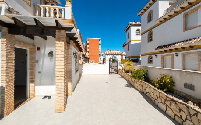 Resale - Villa -
Torrevieja - La Mata
