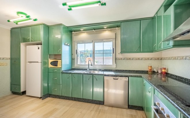 Resale - Villa -
Torrevieja - El Chaparral