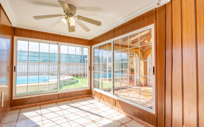 Resale - Villa -
Torrevieja - El Chaparral