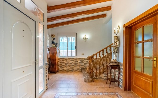 Resale - Villa -
Torrevieja - El Chaparral