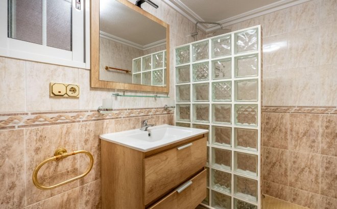 Resale - Villa -
Torrevieja - El Chaparral