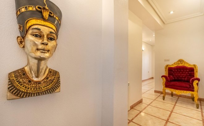 Resale - Villa -
Torrevieja - El Chaparral