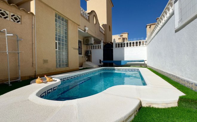 Resale - Villa -
Orihuela Costa - Costa Blanca