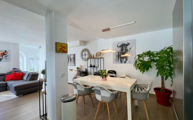 Resale - Villa -
Orihuela Costa - Costa Blanca