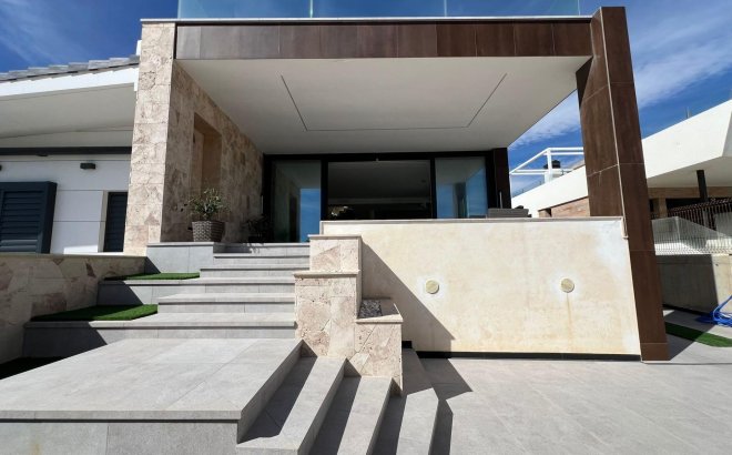 Resale - Villa -
Torrevieja - La Mata