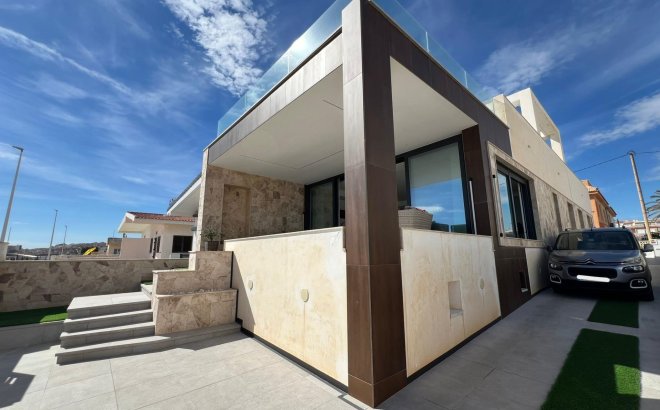 Resale - Villa -
Torrevieja - La Mata