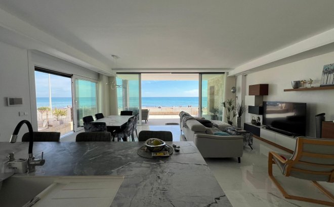 Resale - Villa -
Torrevieja - La Mata