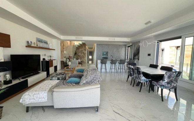 Resale - Villa -
Torrevieja - La Mata