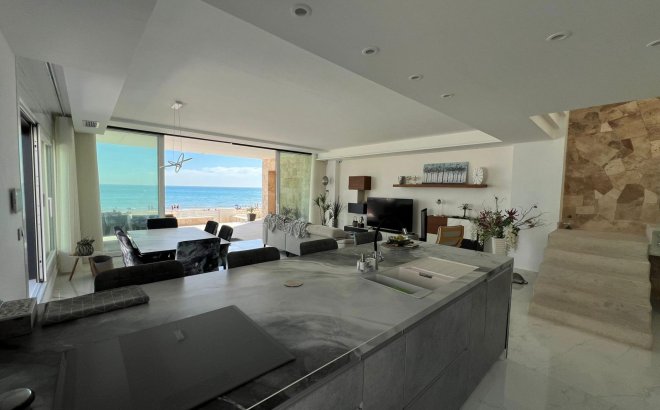 Resale - Villa -
Torrevieja - La Mata