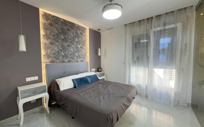 Resale - Villa -
Torrevieja - La Mata