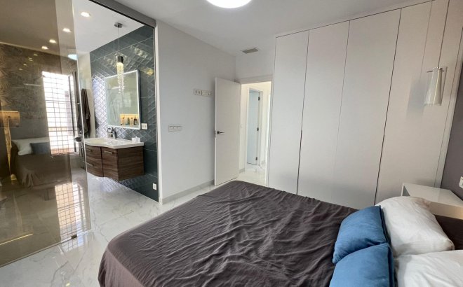 Resale - Villa -
Torrevieja - La Mata