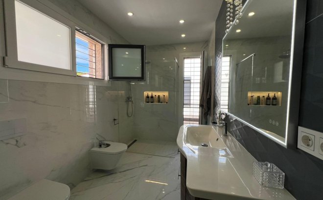 Resale - Villa -
Torrevieja - La Mata