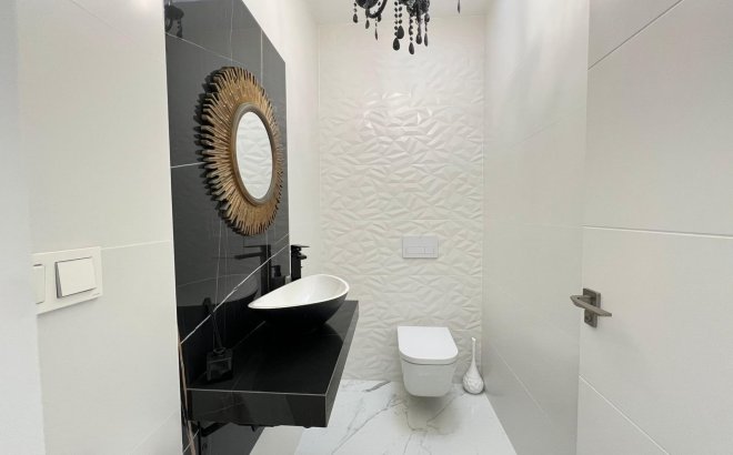 Resale - Villa -
Torrevieja - La Mata