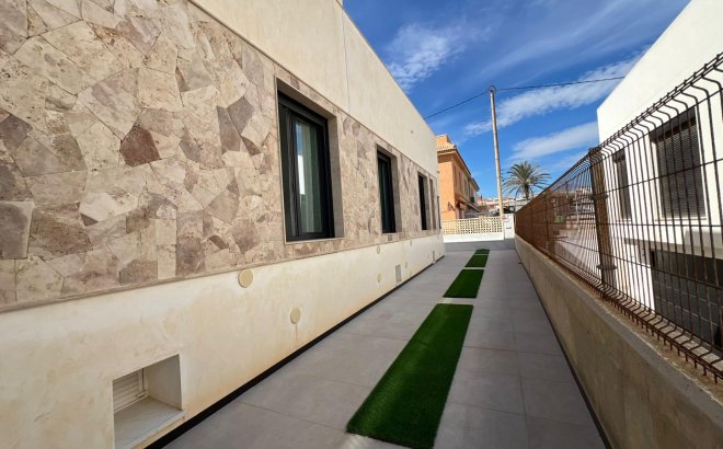 Resale - Villa -
Torrevieja - La Mata