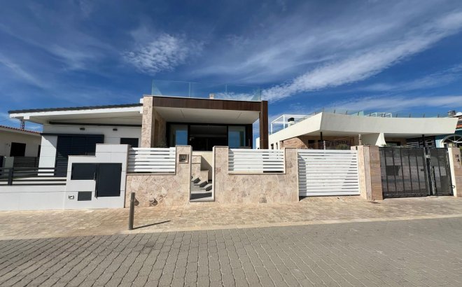 Resale - Villa -
Torrevieja - La Mata