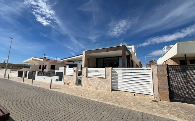 Resale - Villa -
Torrevieja - La Mata