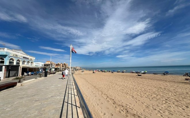 Resale - Villa -
Torrevieja - La Mata