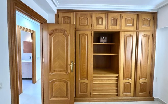 Herverkoop - Appartement -
Orihuela Costa - Campoamor