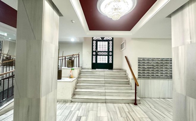 Resale - Apartment -
Torrevieja - Centro