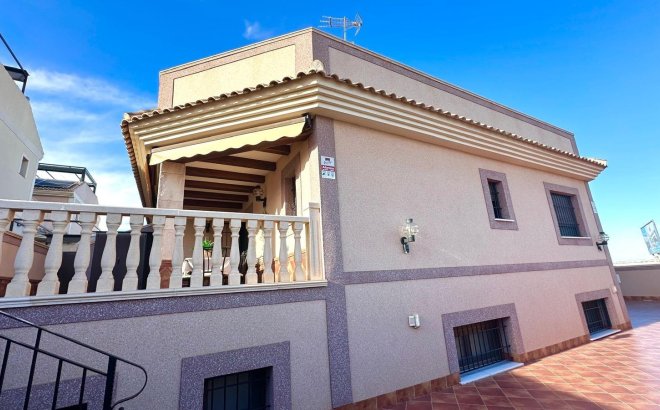 Herverkoop - Town House -
Torrevieja - La Siesta