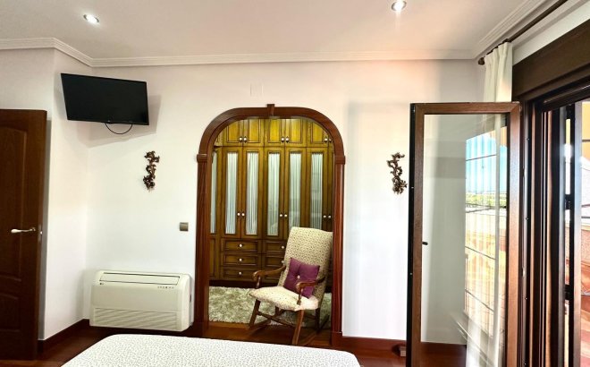 Herverkoop - Town House -
Torrevieja - La Siesta