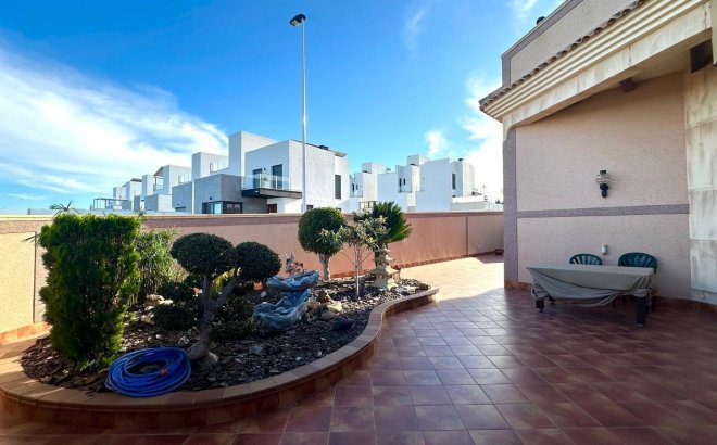 Herverkoop - Town House -
Torrevieja - La Siesta