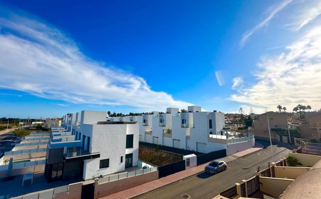 Herverkoop - Town House -
Torrevieja - La Siesta