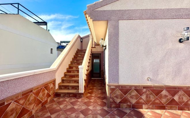 Herverkoop - Town House -
Torrevieja - La Siesta